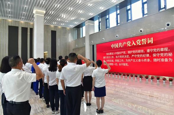 新宝gg集团举行庆祝中国共产党成立104周年暨“七一”表彰大会